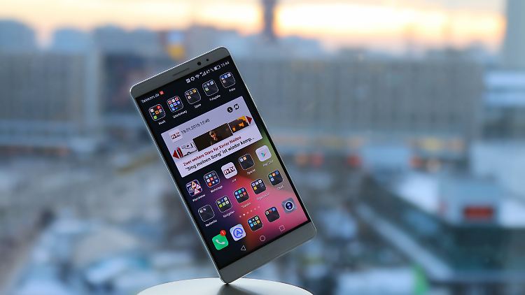 От Клауса Ведекинда   (Фото: кве)   Huawei Mate 8, пожалуй, самый удобный и надежный 6-дюймовый смартфон из доступных на данный момент
